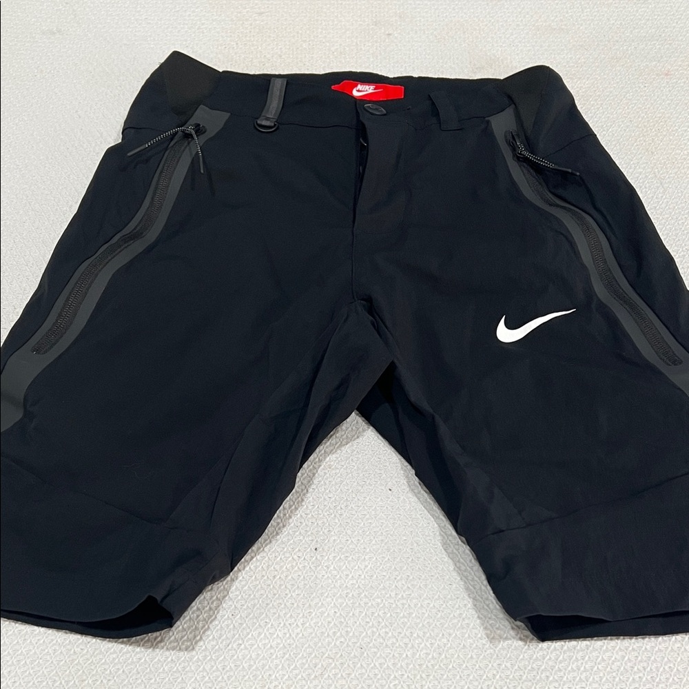 Nike Tech pack NWOT Men's Black Athletic strech Shorts